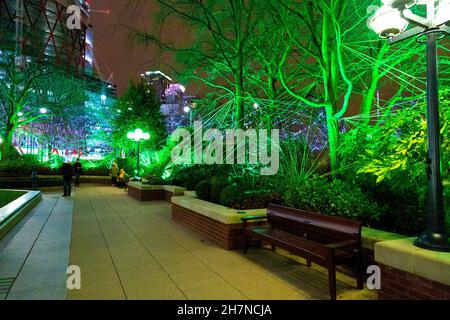 Apparecchio Florius installazione di luce di Tom Dekyvere al Canary Wharf Winter Lights Festival 2018, Londra, Regno Unito Foto Stock