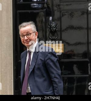 Londra, Regno Unito. 24 novembre 2021. Michael Gove, Segretario di Stato per le Comunità abitative e il governo locale, arriva al 10 Downing Street, Londra, Credit: Ian Davidson/Alamy Live News Foto Stock