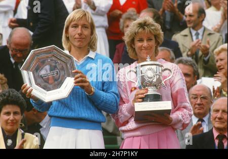 I tennisti cecoslovacchi e americani Martina Navrátilová e Chris Evert partecipano alla finale femminile dei singoli del French Open. Parigi, 8 giugno 1986 Foto Stock
