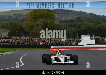 Bruno Senna, prende in pista lo zio Ayrton Senna della McLaren-Honda MP4/6, Ayrton in F1, Una manifestazione speciale che celebra i 30 anni si Foto Stock