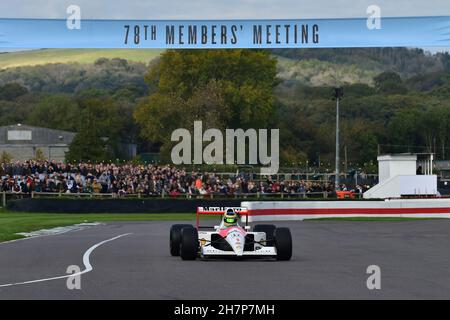 Bruno Senna, prende in pista lo zio Ayrton Senna della McLaren-Honda MP4/6, Ayrton in F1, Una manifestazione speciale che celebra i 30 anni si Foto Stock