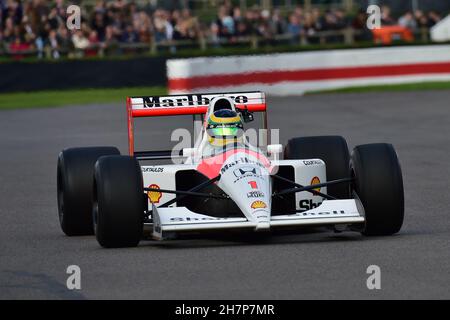 Bruno Senna, prende in pista lo zio Ayrton Senna della McLaren-Honda MP4/6, Ayrton in F1, Una manifestazione speciale che celebra i 30 anni si Foto Stock