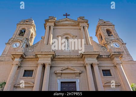 Chiesa di Santa Maria Santissima delle grazie in Piazza Duomo a Terrasini, Sicilia, Italia. Foto Stock