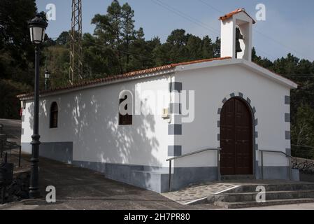 La cappella di San Isidro Labrador si trova nel piccolo villaggio la Palmita alto sopra la costa nord di la Gomera nelle Isole Canarie. Foto Stock