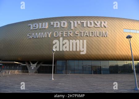 Haifa, Israele. 24 novembre 2021. Calcio: UEFA Europa Conference League, prima della partita Maccabi Haifa - 1. FC Union Berlin, Final Training Union allo stadio Sammy Ofer di Haifa, vista dello stadio Sammy Ofer. Credit: Matthias Koch/dpa/Alamy Live News Foto Stock