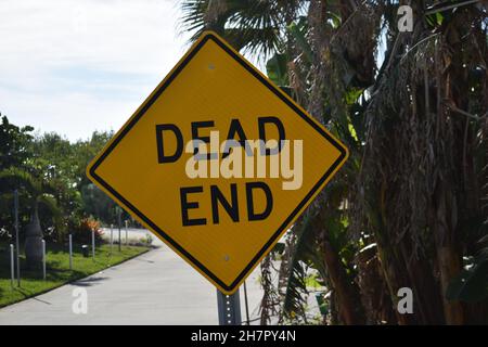 Un cartello di fine strada. Foto Stock