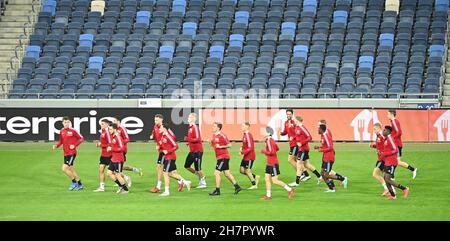 Haifa, Israele. 24 novembre 2021. Calcio: UEFA Europa Conference League, prima della partita Maccabi Haifa - 1. FC Union Berlin, Unione di addestramento finale allo stadio Sammy Ofer di Haifa. Credit: Matthias Koch/dpa/Alamy Live News Foto Stock