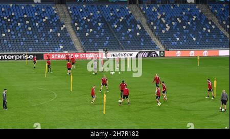 Haifa, Israele. 24 novembre 2021. Calcio: UEFA Europa Conference League, prima della partita Maccabi Haifa - 1. FC Union Berlin, Unione di addestramento finale allo stadio Sammy Ofer di Haifa. Credit: Matthias Koch/dpa/Alamy Live News Foto Stock