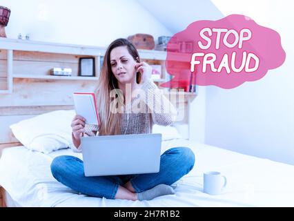 Ispirazione che mostra il segno Stop Fraud. Avvisi di campagna della foto concettuale che mostrano per guardare fuori i soldi più transazioni astratto ordinare l'alimento in linea Foto Stock