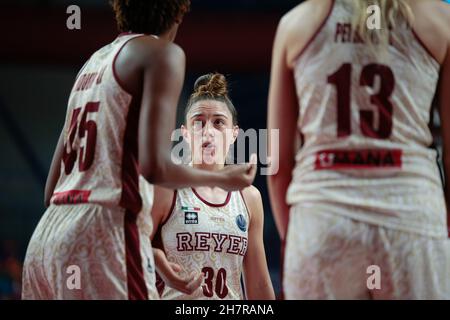 Venezia, Italia. 24 novembre 2021. Beatrice Attura (Umana Reyer Venezia) durante la stagione di Umana Reyer Venezia vs BLMA Montpellier, Basketball Eurolega Women Championship a Venezia, Italia, Novembre 24 2021 Credit: Independent Photo Agency/Alamy Live News Foto Stock