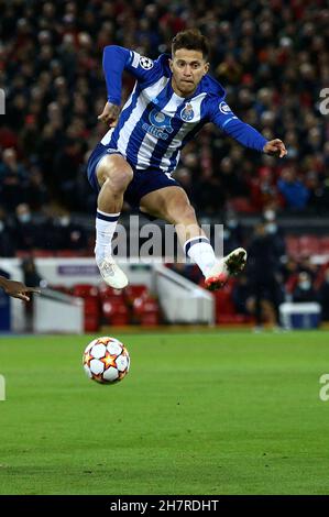 Liverpool, Regno Unito. 24 novembre 2021. Otavio del FC Porto in azione. UEFA Champions League, partita gruppo B, Liverpool contro Porto all'Anfield Stadium di Liverpool mercoledì 24 novembre 2021. Questa immagine può essere utilizzata solo per scopi editoriali. Solo per uso editoriale, licenza richiesta per uso commerciale. Nessun uso in scommesse, giochi o un singolo club / campionato / giocatori pubblicazioni. pic di Chris Stading/Andrew Orchard sport fotografia/Alamy Live news credito: Andrew Orchard sport fotografia/Alamy Live News Foto Stock