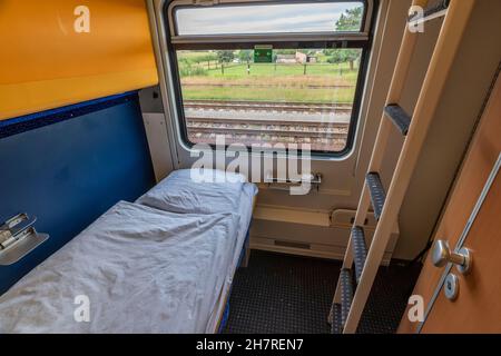 Camera singola deluxe in notturna da Humenne a Praga con servizi igienici e doccia Foto Stock