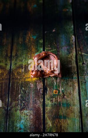 Primo piano di cioccolato l'uno sull'altro con spazio di disegno Foto Stock