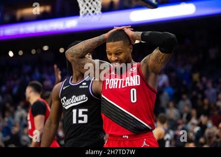 Sacramento, California, Stati Uniti. 24 novembre 2021. Portland Trail Blazers guardia Damian Lillard (0) reagisce dopo un cesto mancato ultimo nel quarto trimestre durante una partita al Golden 1 Center di mercoledì 24 novembre 2021, a Sacramento. (Credit Image: © Paul Kitagaki Jr./ZUMA Press Wire) Foto Stock