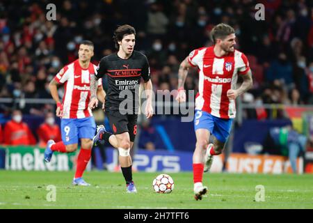 Madrid, Spagna. 24 novembre 2021. Sandro tonali di Milano durante la UEFA Champions League, partita di calcio di Gruppo B tra Atletico de Madrid e AC Milano il 24 novembre 2021 allo stadio Wanda Metropolitano di Madrid, Spagna - Foto: Oscar Barroso/DPPI/LiveMedia Credit: Independent Photo Agency/Alamy Live News Foto Stock