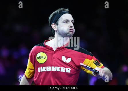 Houston. 24 novembre 2021. Timo Boll della Germania reagisce durante il singolo maschile round di 64 partita tra Timo Boll della Germania e Zhou Qihao della Cina alle finali del World Table Tennis Championships 2021 a Houston, gli Stati Uniti il 24 novembre 2021. Credit: WU Xiaoling/Xinhua/Alamy Live News Foto Stock
