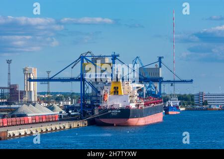 Rostock: Banchina per il trasporto alla rinfusa nel porto d'oltremare di Rostock a Ostsee (Mar Baltico), Meclemburgo-Vorpommern, Germania Foto Stock