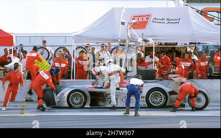 Audi R8 guidato da Biela/Pirro/Kristenson alla American le Mans Series Race , Petit le Mans Road America Georgia USA 30/9/2000 Foto Stock