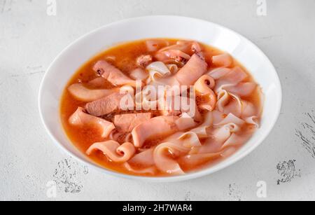 Porzione di zuppa di spaghetti rosa Yen Ta Fo Foto Stock