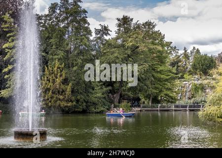 Francoforte - meno, Germania - 13 settembre 2021: Fotografo tedesco che visita il cosiddetto Palmengarten, un giardino botanico, in una giornata di sole. Foto Stock