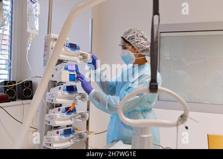 Brno, Repubblica Ceca. 25 Nov 2021. Covidarium presso la clinica cardiologica interna dell'Ospedale Universitario St. Anna di Brno, Repubblica Ceca, 25 novembre 2021. Credit: Patrik Uhlir/CTK Photo/Alamy Live News Foto Stock