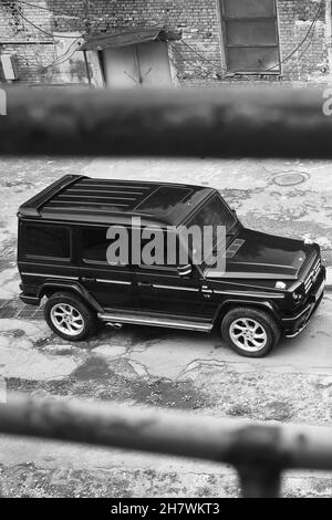 Kiev, Ucraina - 8 settembre 2013: Nero Mercedes-Benz G500 in città Foto Stock