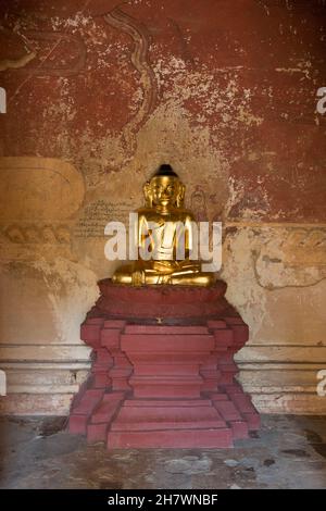 Statua del Buddha d'Oro all'interno del Tempio di Sulemani Foto Stock