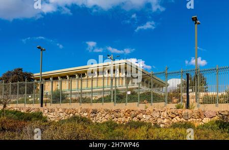 Gerusalemme, Israele - 14 ottobre 2017: La Knesset - edificio ufficiale del Parlamento israeliano nel quartiere di Givat RAM a Gerusalemme Ovest Foto Stock