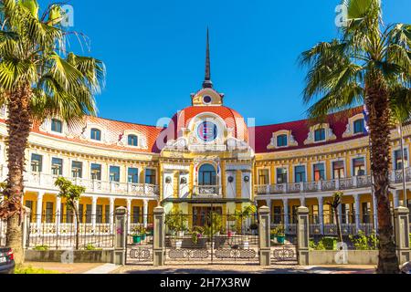 Batumi, Georgia - 11 maggio 2021: Bellissimo edificio della Batumi Art Teaching University, Demeter Tavdadebuli St, Batumi Foto Stock