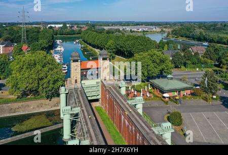 Waltrop, Renania settentrionale-Vestfalia, Germania - impianti di risalita e di chiusura Waltrop. Qui il vecchio blocco dell'albero smantellato. Il Waltrop Lock Park è il nome Foto Stock