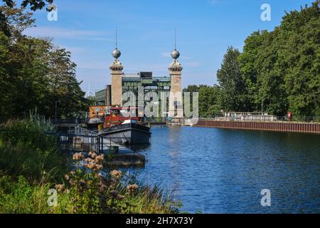 Waltrop, Renania settentrionale-Vestfalia, Germania - impianti di risalita e di chiusura Waltrop. Qui il paranco della nave museo industriale LWL Henrichenburg visto dal HE Foto Stock