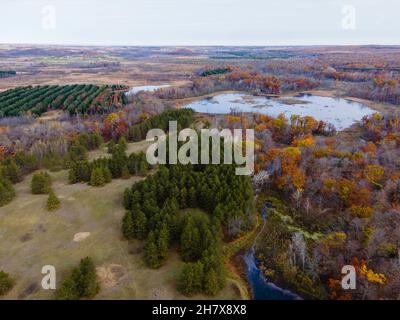 Fotografia aerea di Parnell Esker in una mattinata d'autunno. Dundee, Wisconsin, Stati Uniti. Foto Stock