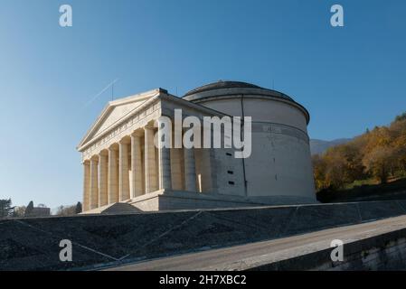 Possagno, Italia - Vista del Tempio di Canova in stile neoclassico, completato nel 1830 su progetto del famoso artista e scultore Antonio Canova Foto Stock