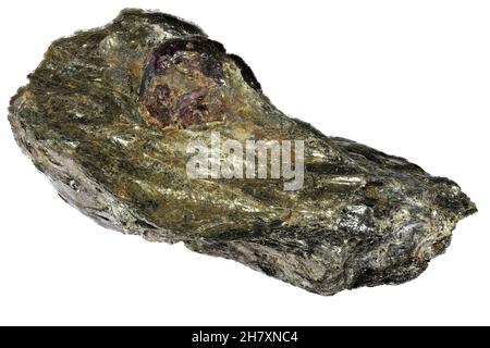 Granata di almandine in mica schist da Karelia, Russia isolato su sfondo bianco Foto Stock