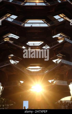 New York, New York, NY, USA : la nave al tramonto, Thomas Heatherwick, Foto Stock