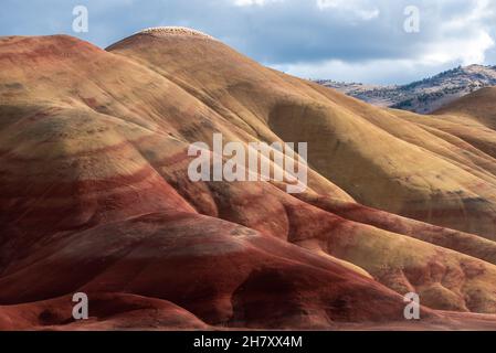 Vista ravvicinata delle colline rosse nel monumento nazionale John Day Foto Stock