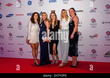 LONDRA, REGNO UNITO. 25 Nov 2021. Da sinistra Anna Toman, Hannah Martin, Hollie Pearne Webb e Grace Balsdon partecipano al Team GB Ball 2022 a Evolution London giovedì 25 novembre 2021 a LONDRA, REGNO UNITO. Credit: Taka G Wu/Alamy Live News Foto Stock