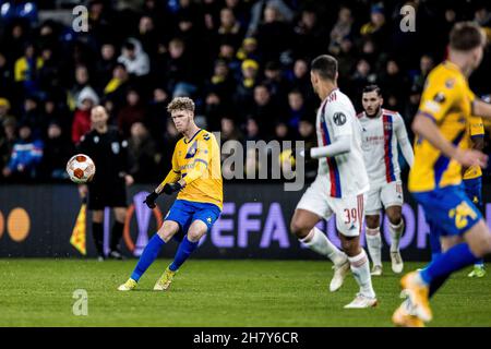 Broendby, Danimarca. 25 Nov 2021. Christian Cappis (23) di Broendby SE visto durante la partita della UEFA Europa League tra Broendby IF e Lione allo stadio Broendby di Broendby a Broendby. (Photo Credit: Gonzales Photo/Alamy Live News Foto Stock