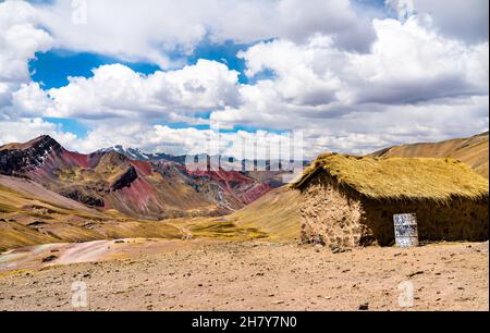 Paesaggio a Vinicunca Rainbow Mountain in Perù Foto Stock