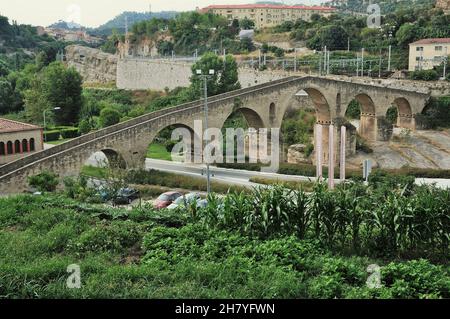 Vecchio ponte di Manresa nella provincia di Bages di Barcellona, Catalogna, Spagna Foto Stock