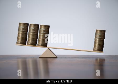 Leva finanziaria e equilibrio dell’inflazione. Concetto finanziario Foto Stock