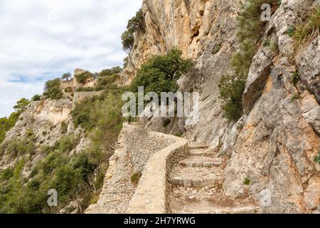 Scalinata scalinata al castello Castell d'Alaro sentiero percorso strada a Maiorca viaggio vacanze vacanze turismo in Spagna Foto Stock