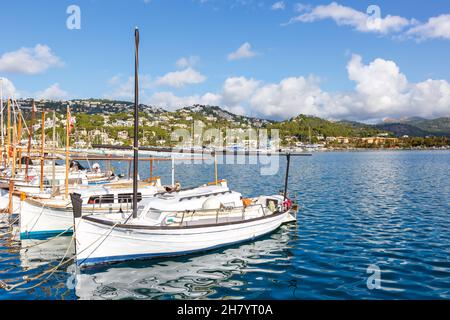 Porto turistico di Port d’Andratx con barche a Maiorca viaggi vacanze in viaggio vacanze in Spagna turismo Foto Stock