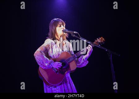 Bologna, Italia. 24 novembre 2021. Esaurito per il nuovo tour Carmen Consoli che si è fermato a Duse. Il cantante catanese ha recentemente pubblicato un album di canzoni inedite. (Foto di Carlo Vergani/Pacific Press) Credit: Pacific Press Media Production Corp./Alamy Live News Foto Stock