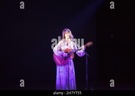 Bologna, Italia. 24 novembre 2021. Esaurito per il nuovo tour Carmen Consoli che si è fermato a Duse. Il cantante catanese ha recentemente pubblicato un album di canzoni inedite. (Foto di Carlo Vergani/Pacific Press) Credit: Pacific Press Media Production Corp./Alamy Live News Foto Stock