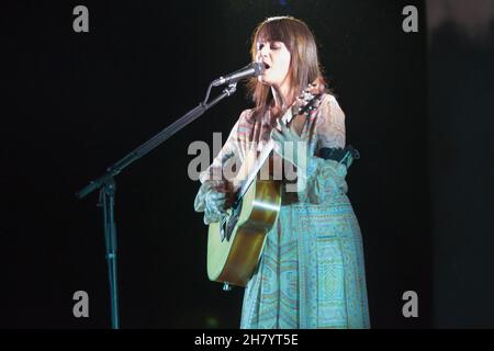 Bologna, Italia. 24 novembre 2021. Esaurito per il nuovo tour Carmen Consoli che si è fermato a Duse. Il cantante catanese ha recentemente pubblicato un album di canzoni inedite. (Foto di Carlo Vergani/Pacific Press) Credit: Pacific Press Media Production Corp./Alamy Live News Foto Stock