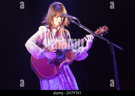 Bologna, Italia. 24 novembre 2021. Esaurito per il nuovo tour Carmen Consoli che si è fermato a Duse. Il cantante catanese ha recentemente pubblicato un album di canzoni inedite. (Foto di Carlo Vergani/Pacific Press) Credit: Pacific Press Media Production Corp./Alamy Live News Foto Stock