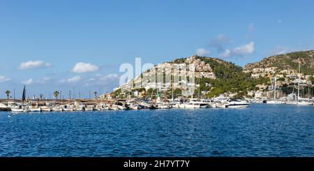 Porto turistico di Port d’Andratx con barche a Maiorca viaggio vacanze vacanze panorama in Spagna turismo Foto Stock