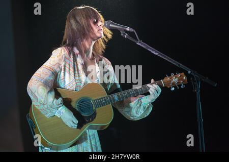 24 novembre 2021, Bologna, Italia: Esaurito per il nuovo tour Carmen Consoli che si fermò a Duse. Il cantante catanese ha recentemente pubblicato un album di canzoni inedite. (Credit Image: © Carlo Vergani/Pacific Press via ZUMA Press Wire) Foto Stock