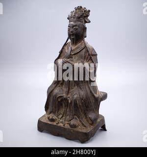 Antica figura cinese di bronzo daoista di Wincang Wang. XVI-XVII secolo, Dinastia Ming Foto Stock